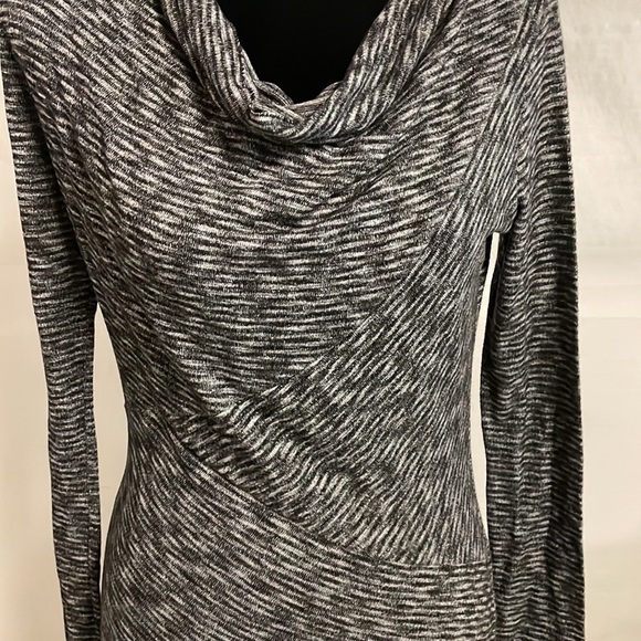Maurices gray cowl neck sweater Size M - Picture 2 of 7